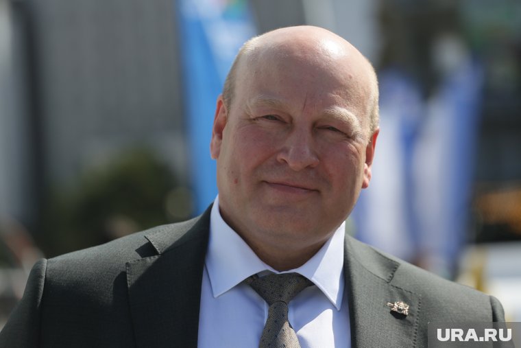 К Анатолию Уткину накопилось много вопросов