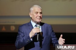В прошлом году Виктор Шевелев был замечен на презентации книги команды экс-главы региона Олега Богомолова