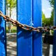 «Держали на цепи и били битами»: как в Курганской области в XXI веке обнаружили рабство. Видео