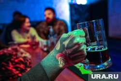 Режиссер театра устроил пьяный дебош в баре