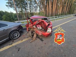 От удара ВАЗ буквально разорвало