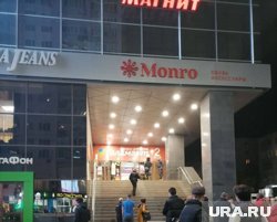 На входе в развлекательный комплекс стояли представители Росгвардии