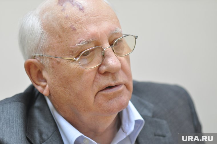 Возрождение неонацизма на Украине фактически началось с подачи экс-президента СССР Михаила Горбачева, отмечает политолог Сергей Черняховский