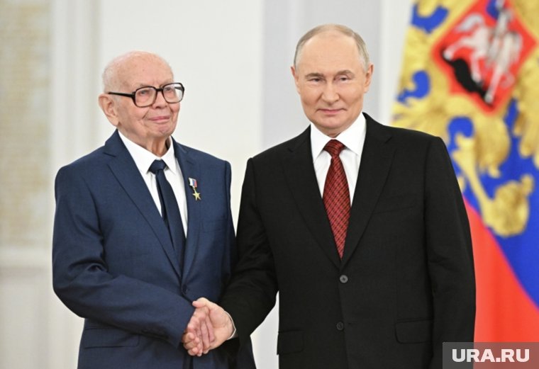 Юрий Диков получил медаль Героя Труда