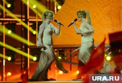 Сестры Толмачевы впервые заявили о себе в 2006 году благодаря вокальному конкурсу «Детское Евровидение»