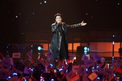 Ван Си исполнил песню на китайском языке 