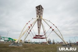 Памятник напоминает инопланетный корабль из произведения «Война миров»