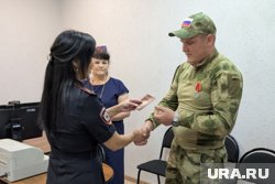 В Кургане мужчина получил паспорт гражданина РФ спустя три месяца после службы 