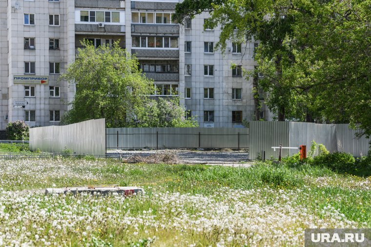 В «ЮК Барристер» считают, что забор защитит сквер от несанкционированных свалок и самовольных парковок