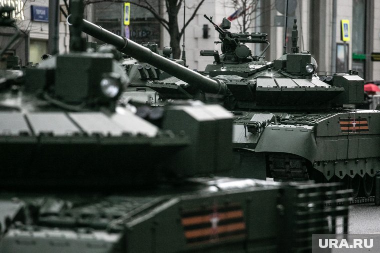После успешной атаки танк с экипажем эвакуировали (архивное фото)