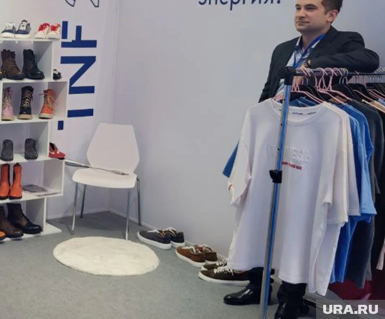Футболки с логотипами Тюмени и TNF обычного качества и без ценников