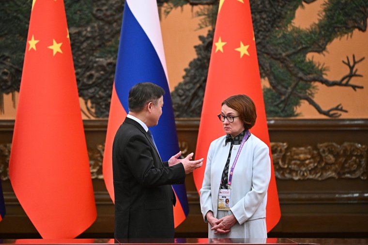 Председатель ЦБ РФ Эльвира Набиуллина успела до начала переговоров пообщаться с главой Газпрома Алексеем Миллером
