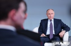 Россия — это прежде всего люди, а их внутренний мир формируется историями героизма, заявил Путин