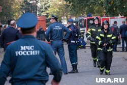 Возле дома дежурят экстренные службы