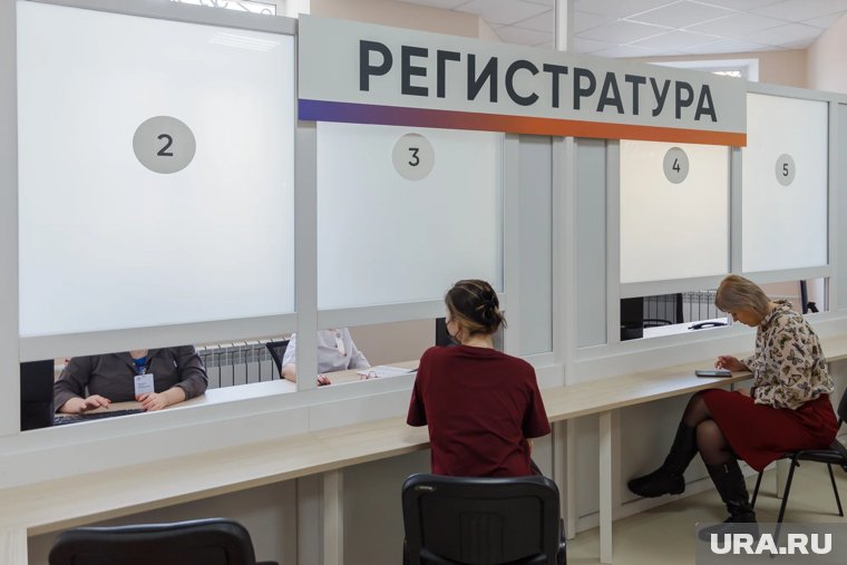 В России отложили полный переход на электронные медкнижки