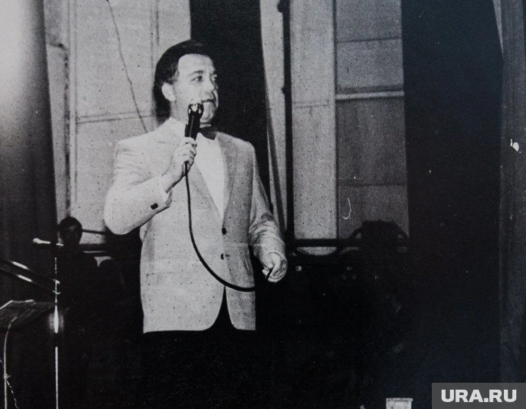 В 1959 году Кобзон поступил на вокальный факультет Государственного музыкально-педагогического института имени Гнесиных