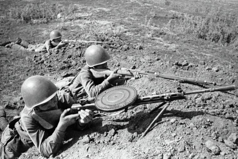 ДП-27 поддерживал атаки Красной Армии всю войну