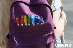 Дети получили школьные рюкзаки, укомплектованные всем необходимым для учебы