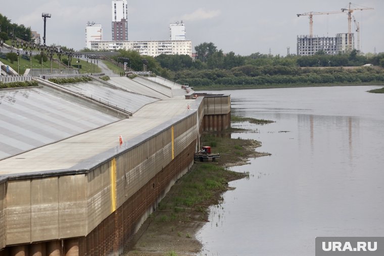 За сутки уровень воды упал на шесть см.