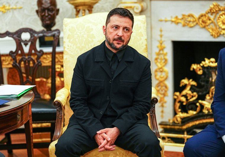 Анисимов назвал шлицу на спине костюма Зеленского «талисманом удачи»