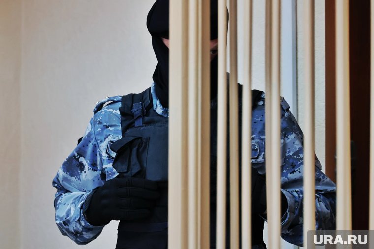 Приставы взыскивают с бывших курганских VIP ущерб за коррупцию