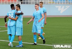 Вильфрид Эза принимал поздравления от команды