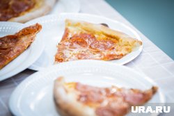За один кусочек пиццы на одном из фудкортов придется отдать 400 рублей