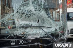 Автомобиль влетел в пассажирский автобус