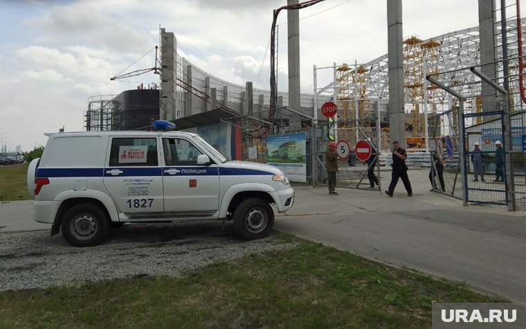 К месту прибыли сотрудники полиции