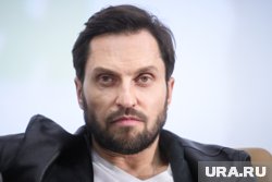 Получение российского паспорта могло лишь обострить конфликты внутри семьи артиста