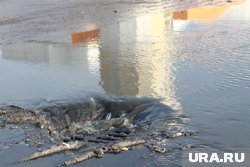 На месте прорыва вздыбился асфальт (архивное фото)