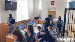 Для гражданского процесса в суде было неожиданно много приставов
