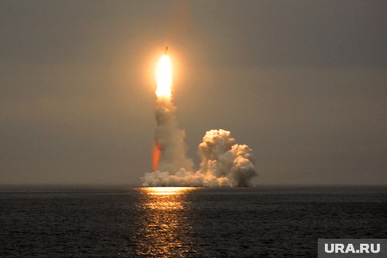 ВС РФ приняли на вооружение ракету "Булава"