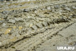 Люди жалуются, что из-за плохой дороги в села не поступают еда и медикаменты