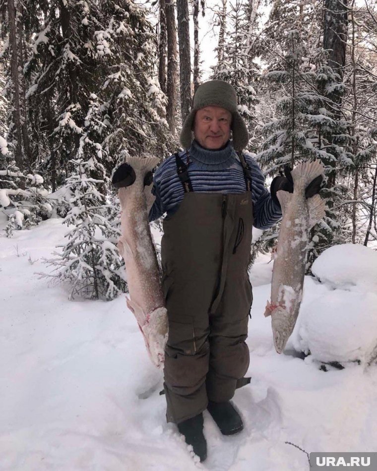 Глава Белоярского района Сергей Маненков ловит крупных щук при любой погоде
