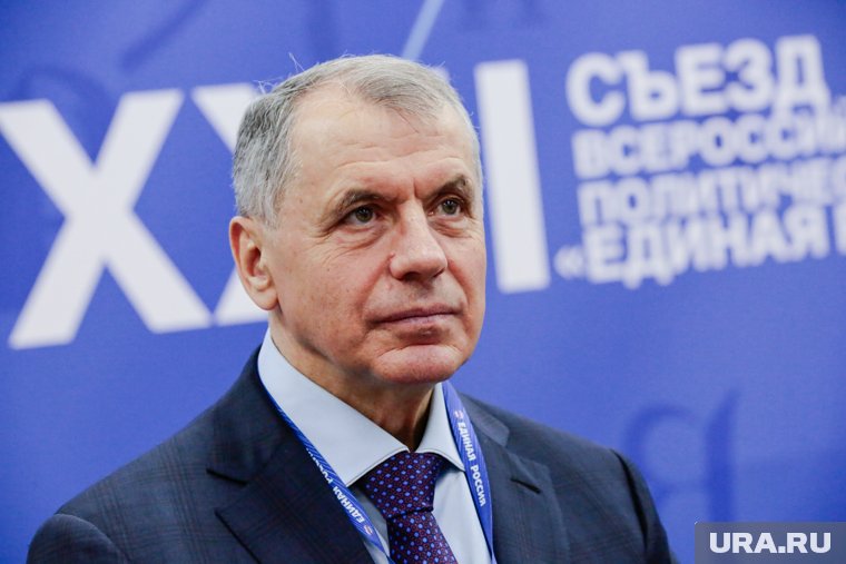 Константинов заявил, что не Зеленский не читал конституцию