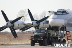 Два ракетоносца Ту-95мс совершили полет длительностью 10 часов, сообщили в МО РФ