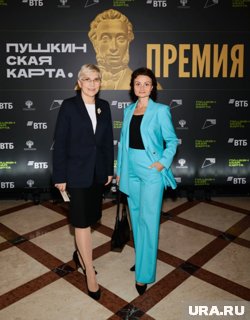 На вручение наград приехали директор депкульта ХМАО Маргарита Козлова и директор СМДТ Светлана Астраханцева