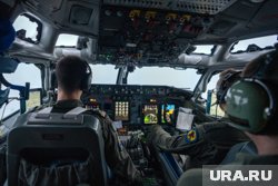 Пилоты самолета подали сигнал тревоги из-за проблем с двигателями, пишет Aviaincident