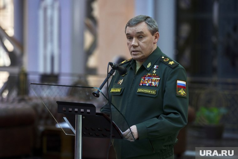 Герасимов вручил награды отличившимся бойцам группировки «Запад»