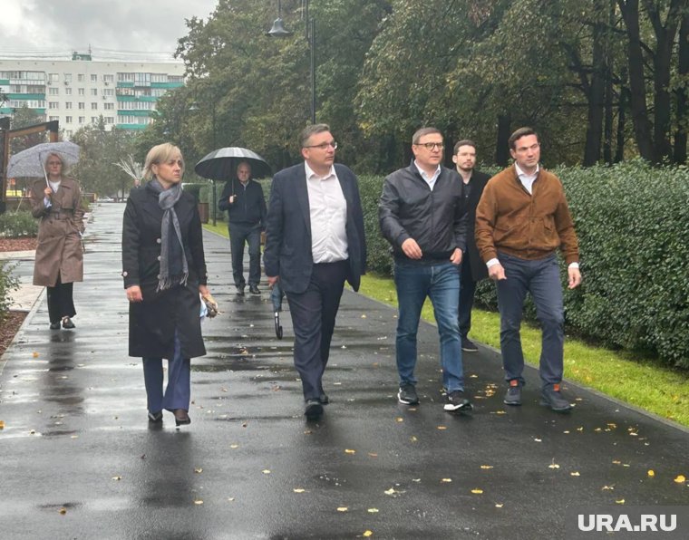 Глава региона прогулялся по обновленному скверу