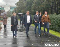 Глава региона прогулялся по обновленному скверу