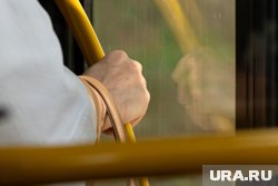 Коляска упала при торможении автобуса перед остановкой