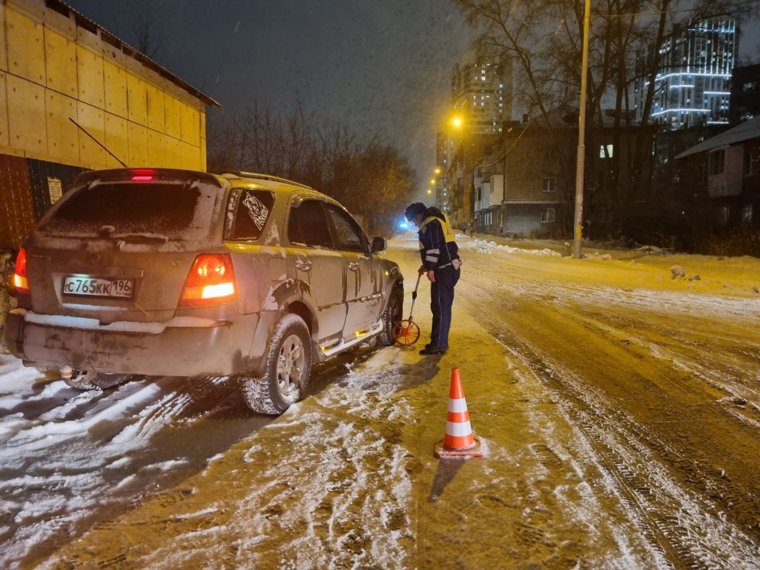 На место аварии приехал статусный гаишник