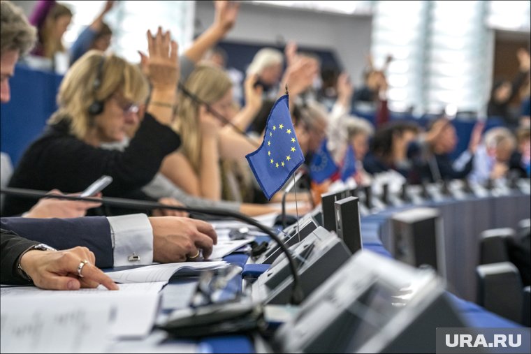 В ЕС не намерены заключать новые соглашения с Украиной без участия США, заявил Ренье