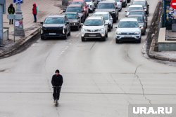Подросток ехал на электросамокате по проезжей части