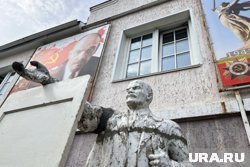 У обкома КПРФ в Кургане открывается вид на мусорку