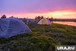 Палатку нужно размещать на открытом месте, чтобы был обзор и отход для медведя