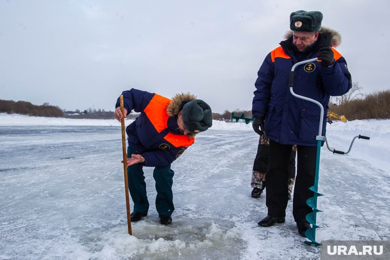 Рыбак ушел под воду в 600 метрах от берега 