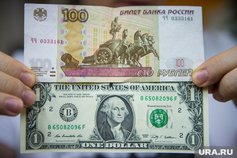 К концу года доллар снова будет стоить больше 100 рублей, прогнозирует экономист